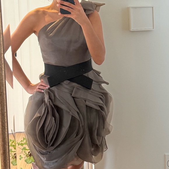 Vera Wang Dresses & Skirts - Unique stylish Vera Wang dress!